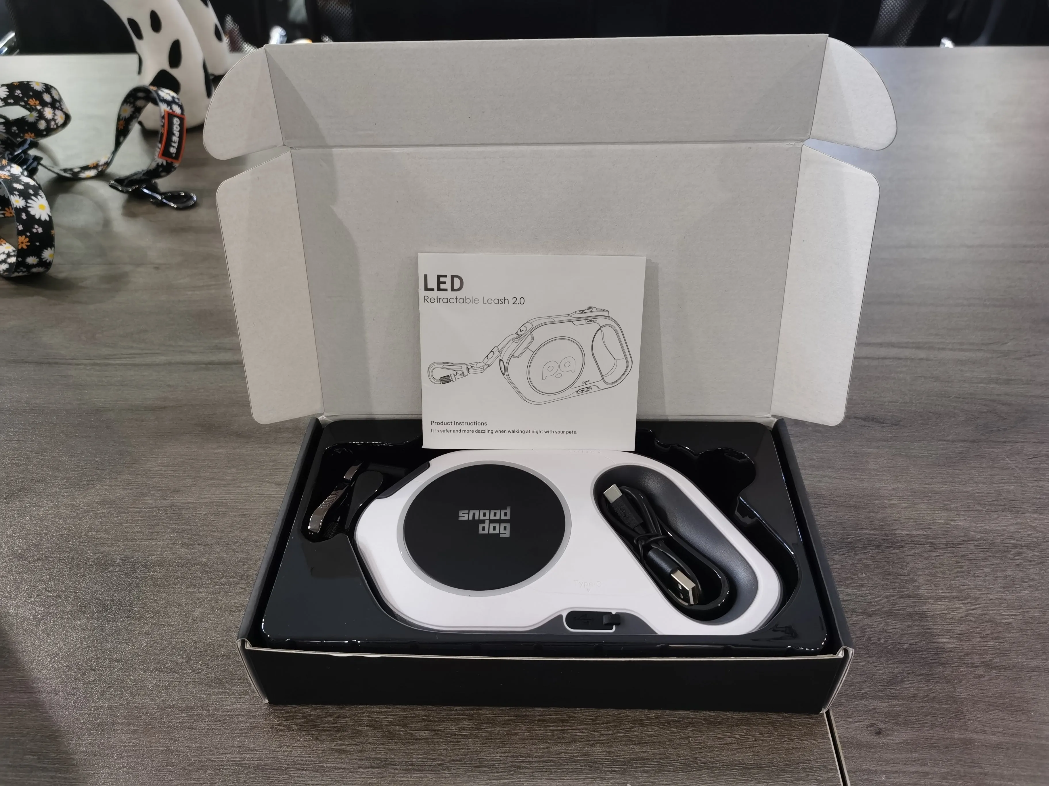 Amazon's new pet LED light automatic retractable leash outdoor cool dog leash light retractable tractor