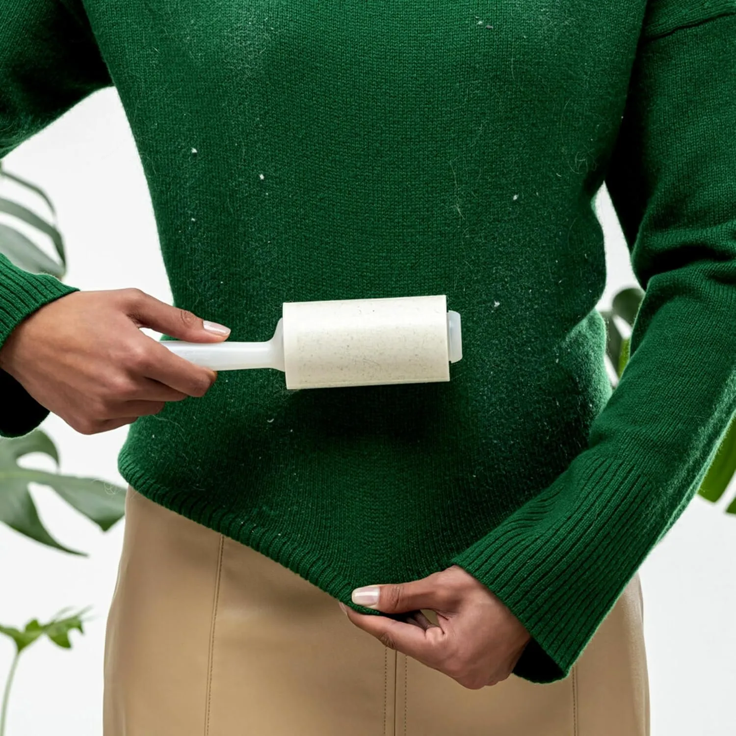 Scotch-Brite Greener Clean Lint Roller, Reusable Lint Rollers for Clothes, Furniture, and Pet Hair, Tidy Up Fabrics with a More Sustainable Fuzz Remover, 2 Roller, 4 Refills
